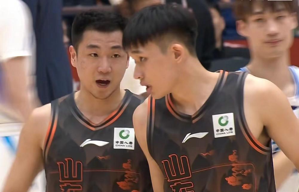 开云APP-山东男篮24分大胜，高诗岩单节15分，鲍威尔29+8陈林坚12分！